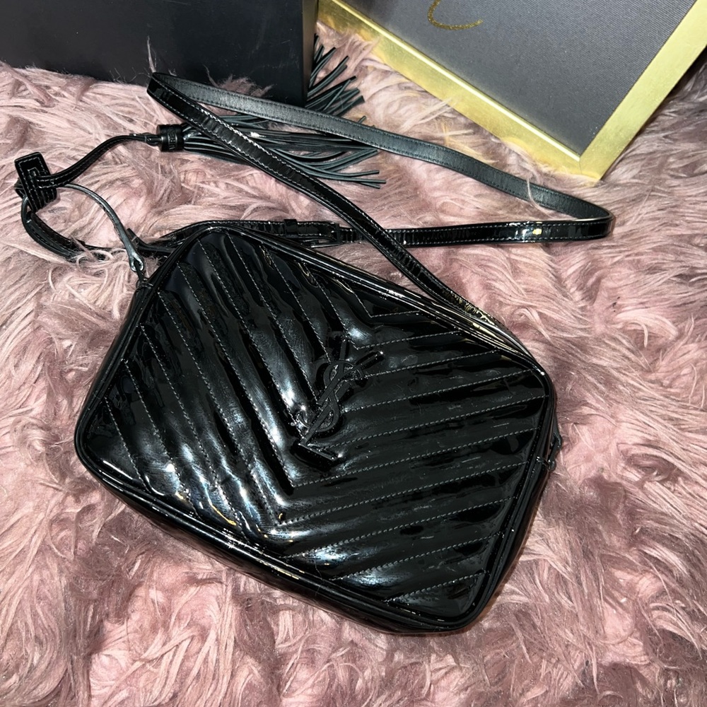Saint Laurent Lou Medium Ysl
Monogram Patent Camera Bag (excellent condition)